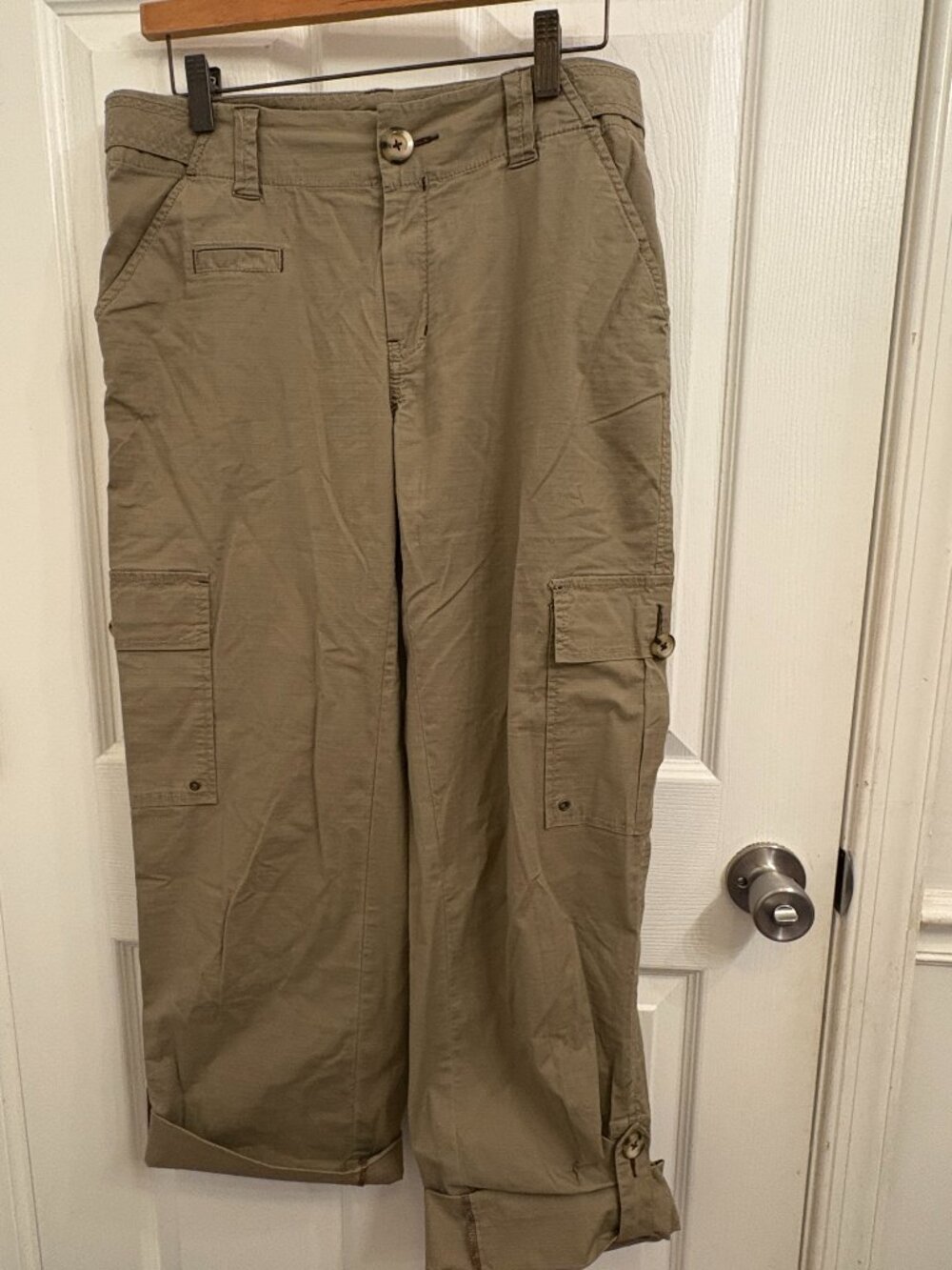 CAbi #885 Size 6 Khaki Cargo Pocket Roll Up Wide Leg Casual Pants size 6